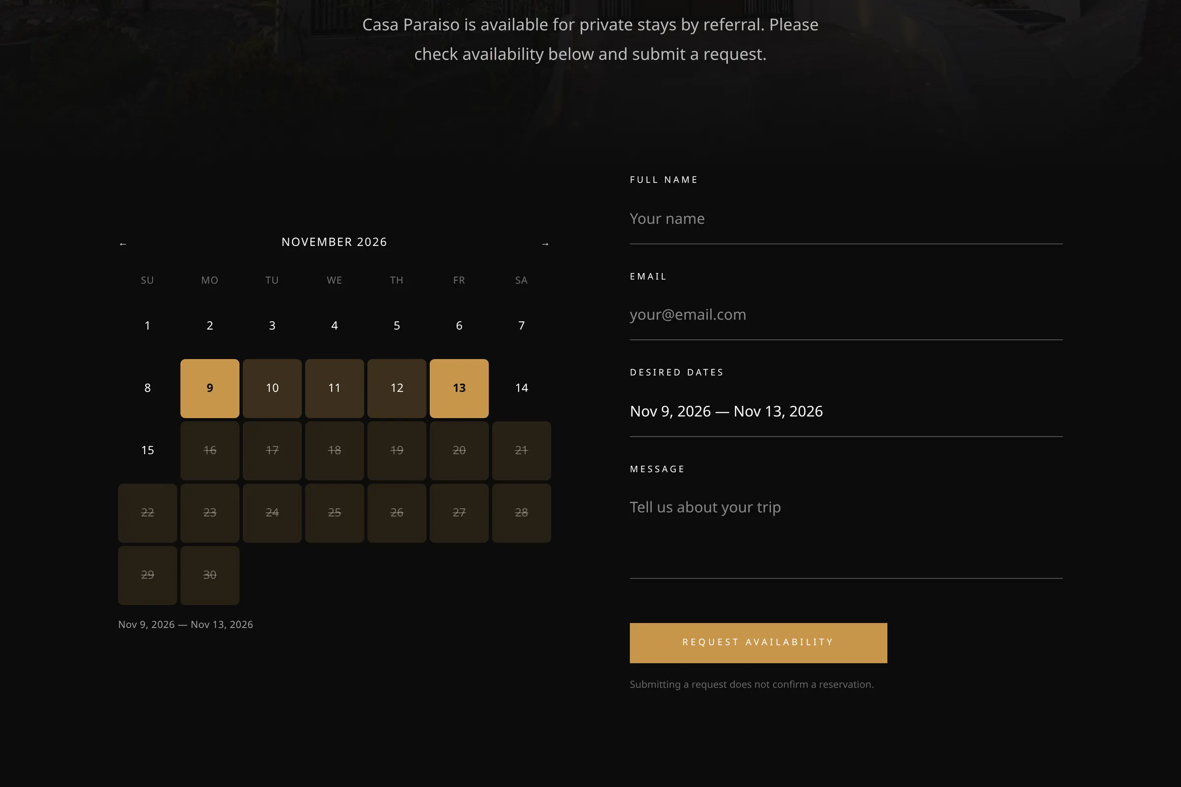 Request form next to a month calendar: a stay is selected in gold and appears in the dates field, while the name, email and message fields are empty.